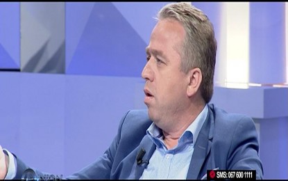 CFARE SOLLEN ZGJEDHJET PER TE DJATHTEN!