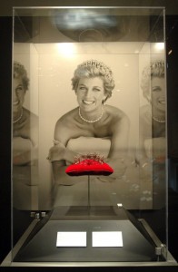 A tiara - made in 1840 from silver, gold and diamond - once possessed by late Lady Diana, Princess of Wales, who died after a car crash in Paris on 31 August 1997, is on display in front of a photograph in which Lady Diana wears this royal jewel, at the exhibition'Diana: A Celebration' in Budapest, Hungary 28 January 2009. The exhibition presenting Lady Di's life - which is on tour around Europe and has its first station at the Karolyi-Csekonics Palace in Budapest - will open on 31 January 2009. ANSA / PETER KOLLANYI HUNGARY OUT