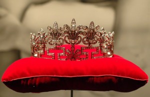 A tiara - made in 1840 from silver, gold and diamond - once possessed by late Lady Diana, Princess of Wales, who died after a car crash in Paris on 31 August 1997, is on display at the exhibition'Diana: A Celebration' in Budapest, Hungary 28 January 2009. The exhibition presenting Lady Di's life - which is on tour around Europe and has its first station at the Karolyi-Csekonics Palace in Budapest - will open on 31 January 2009. ANSA/ PETER KOLLANYI HUNGARY OUT