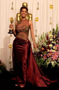 2002-halle-berry-oscars-red-carpet-fashion-getty__large