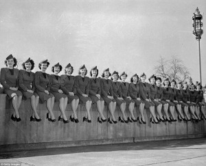 315D9ED200000578-3454571-Trans_World_Airline_air_hostesses_attend_a_course_at_the_TWA_hea-m-3_1455902487647