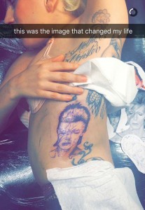 Lady-Gaga-gets-David-Bowie-tattoo-in-tribute-to-the-late-icon (1)