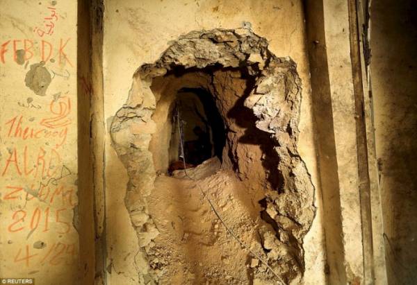 31D619CE00000578-3476176-Devastating_Mr_Faiq_said_that_ISIS_had_dug_so_many_to_the_extent-a-3_1457084357381-700x480