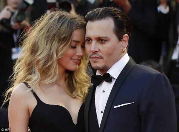 Johnny Depp dhe gruaja e tij me video-falje për rastin me qen në Australi