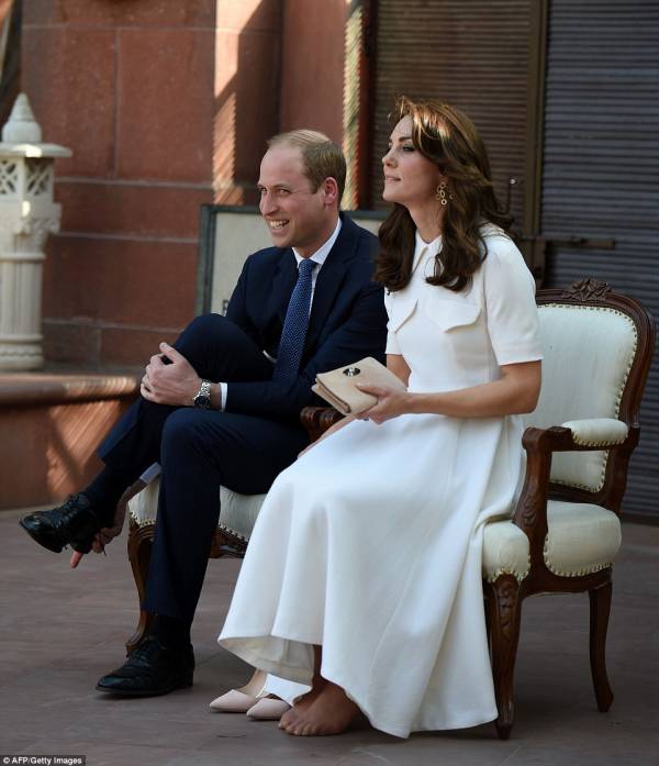 Foto/Kate Middletone tregon gishtat pa pedikyr