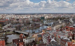 epa03186000 General view of the Oder River in Wroclaw, Poland, 17 April 2012. Wroclaw is one of four host cities in Poland for the UEFA Euro 2012 soccer championship, hosted jointly by Poland and Ukraine. The UEFA Euro 2012 will take place from 08 June to 01 July 2012. EPA/MACIEJ KULCZYNSKI POLAND OUT