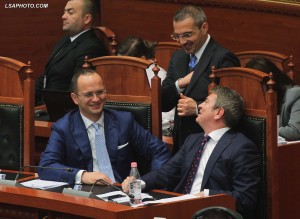 Ministri i Jashtem Ditmir Bushati, Ministri i Brendshem Saimir Tahiri dhe Ministri i Energjise dhe Industrise, Damian Gjiknuri, gjate nje seance parlamentare, ku eshte diskutuar ne lidhje me Projektligjin “Per shpalljen e moratoriumit te gjuetise ne Republiken e Shqiperise”./r/n/r/nForeign Minister Ditmir Bushati, Minister of Interior Saimir Tahiri and Minister of Energy and Industry Damian Gjiknuri, during a parliamentary session.