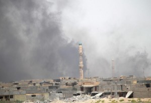 Smoke rises from clashes with Islamic State militants in Falluja