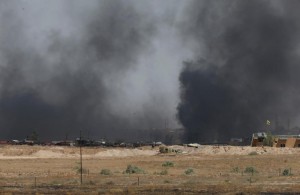 Smoke rises from clashes with Islamic State militants in Falluja