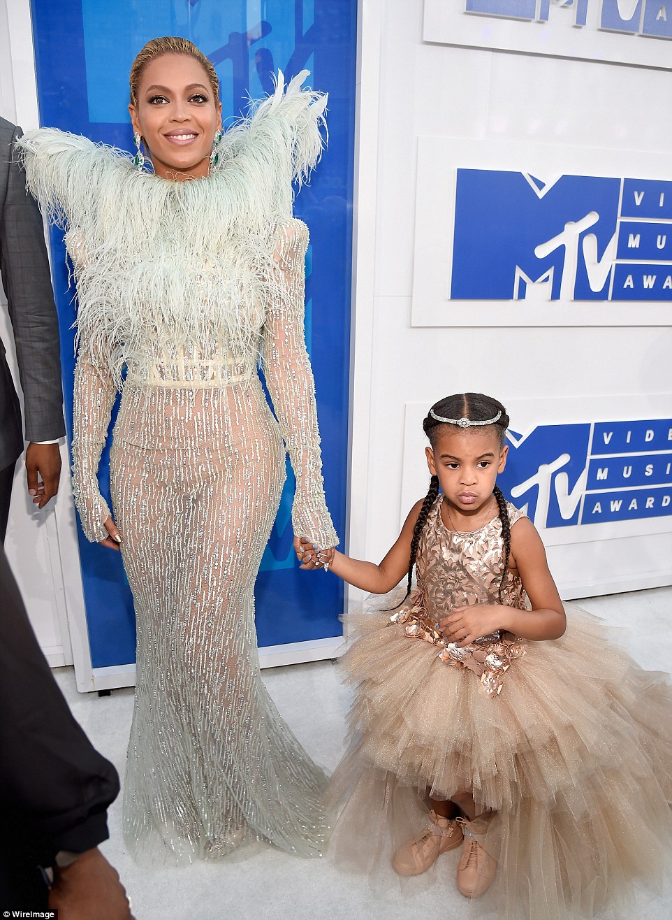 Beyonce i vesh Blue Ivy një fustan 11.000 dollarë në MTV Music Awards