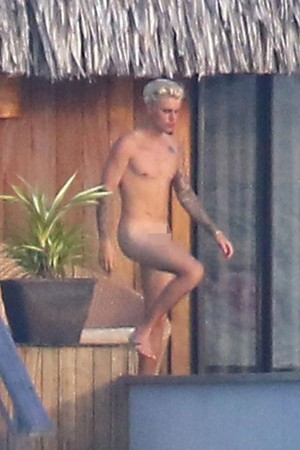 PAY-Justin-Bieber-goes-swimming-naked-in-his-water-villas-pool-in-front-of-rumoured-new-girlfriend-model-Jayde-Pierce