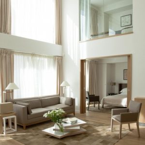 390DBF2300000578-3820628-Flats_in_the_same_Paris_block_have_been_rented_out_for_25_000_a_-a-16_1475540374398