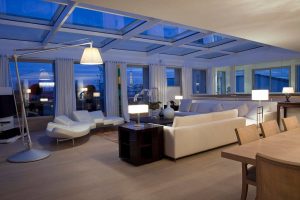 390DBF2700000578-3820628-Pictured_is_one_of_the_luxurious_main_rooms_in_the_complex_where-a-15_1475540371678