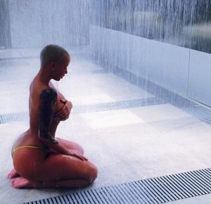 amber-rose-in-the-shower-683416