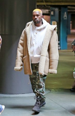 Kanye-West-leaving-the-movies-on-boxing-day-with-a-new-hairstyle (1)