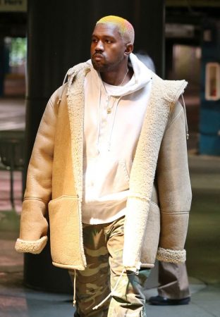 Kanye-West-leaving-the-movies-on-boxing-day-with-a-new-hairstyle