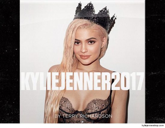 0103-kylie-calendar-kyliejennershop-4