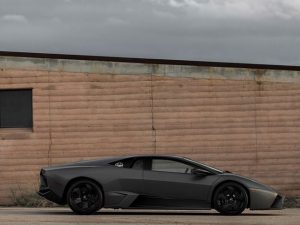 Ky-Lamborghini-Reventon-do-te-humbe-ne-ankand-33-per-qind-te-vleters-foto-5