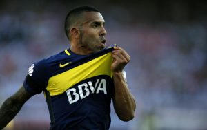 TOPSHOT - Boca Juniors' forward Carlos Tevez celebrates after scoring the team's second goal against River Plate during their Argentina First Division football match at El Monumental stadium, in Buenos Aires, on December 11, 2016. / AFP / ALEJANDRO PAGNI (Photo credit should read ALEJANDRO PAGNI/AFP/Getty Images)