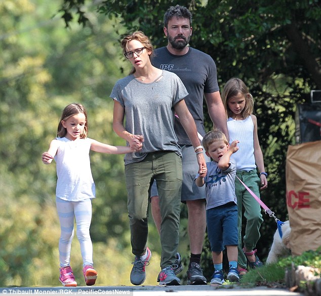 2B8F452100000578-3206423-The_exes_bith_43_years_old_were_seen_walking_with_their_three_ch-m-67_1440183641895