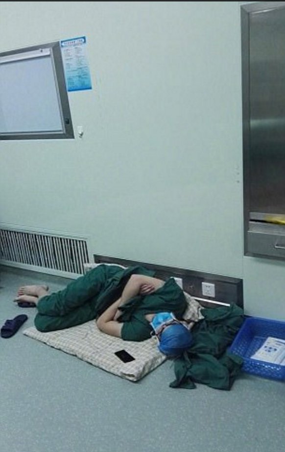 Hero doctor sleeps on floor Surgeon hailed a hero after picture shows him sleeping on a hospital floor following a mammoth 28-hour shift A surgeon was pictured sleeping on the floor of the hospital on March 30th He had just finished a 28 hour shift at a hospital in Dingyuan County, China Picture Credit: Weibo