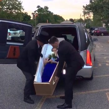 Teen-turns-up-to-prom-in-a-coffin