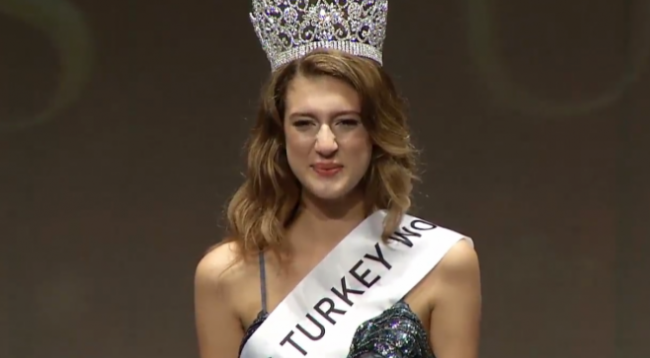 Miss Turqisë i hiqet kurora brenda ditës