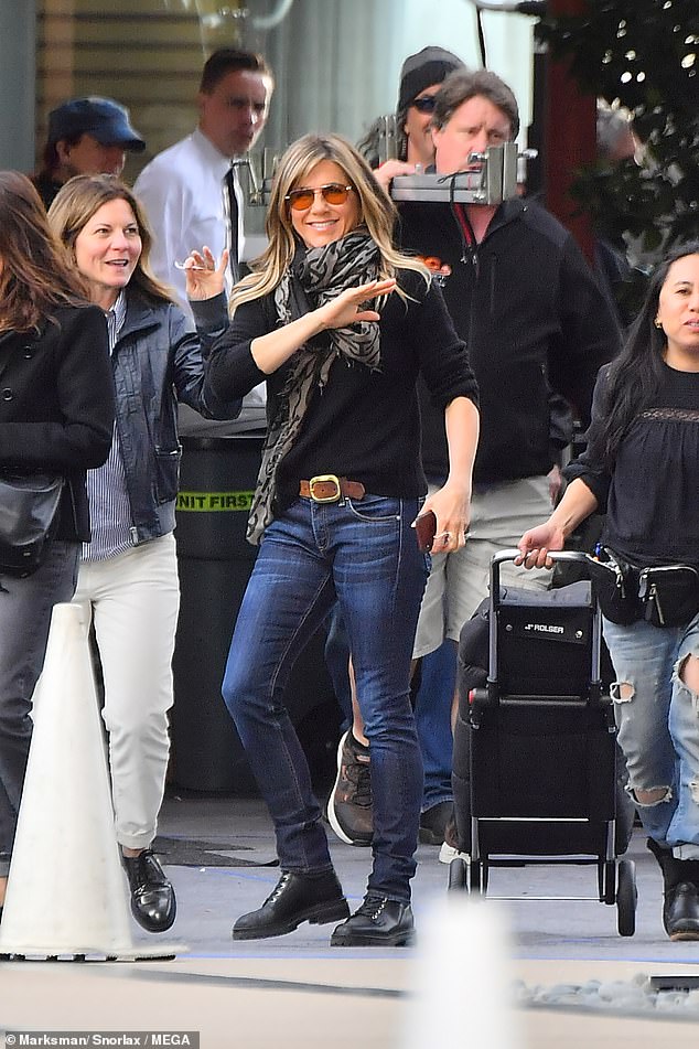 Foto/Jennifer Aniston në super formë gjatë xhirimeve të serialit të ri