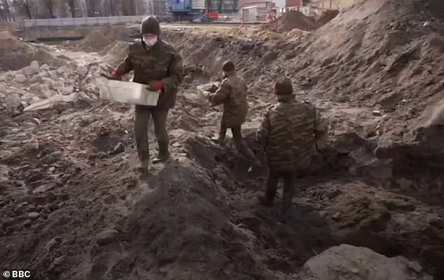 Zbulohet varri masiv me mbi 1 mijë trupa të masakruar