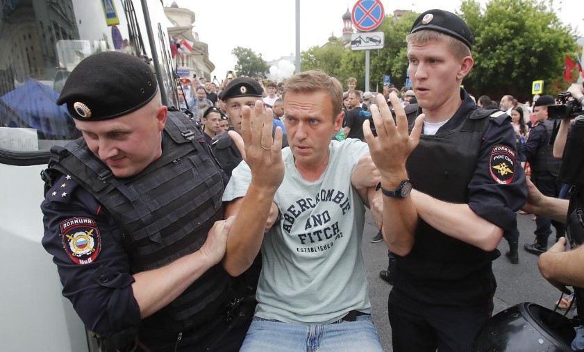 Protestat në Rusi, policia ndalon liderin e opozitës