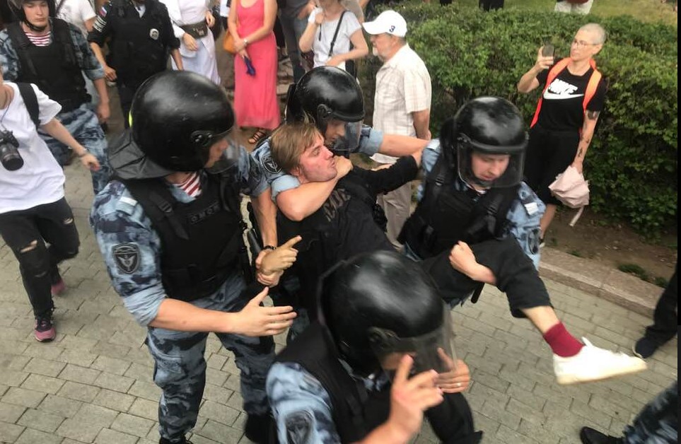 Protestat në Rusi, policia ndalon liderin e opozitës