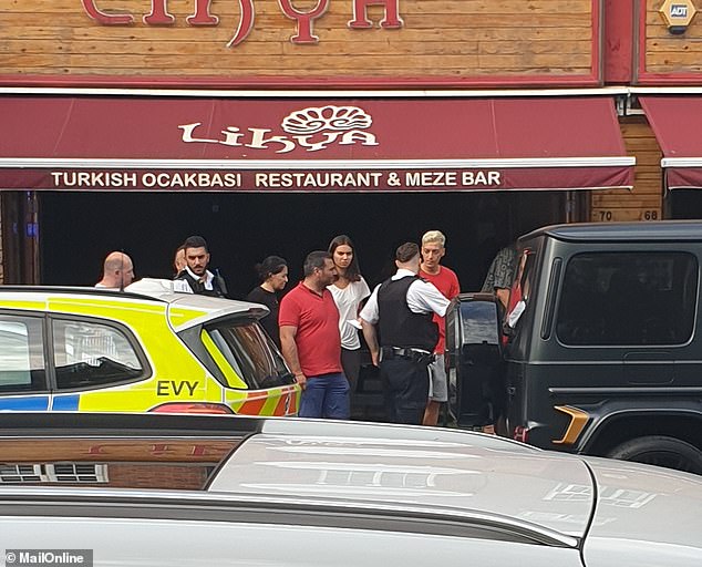 VIDEO/Ozil dhe Kolasinac përballen me hajdutët që donin ti vidhnin makinën