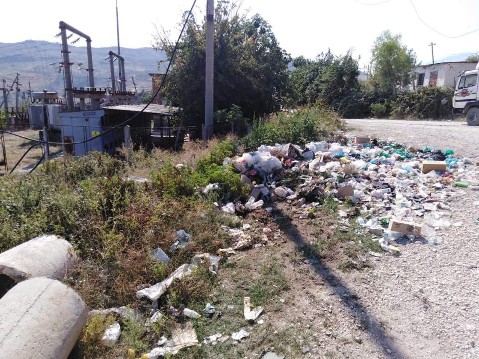 Rama publikon fotot: Asnjë punonjës i opozitës nuk është pushuar nga puna