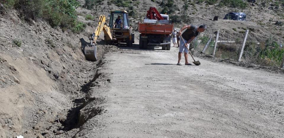 Rama publikon fotot: Asnjë punonjës i opozitës nuk është pushuar nga puna