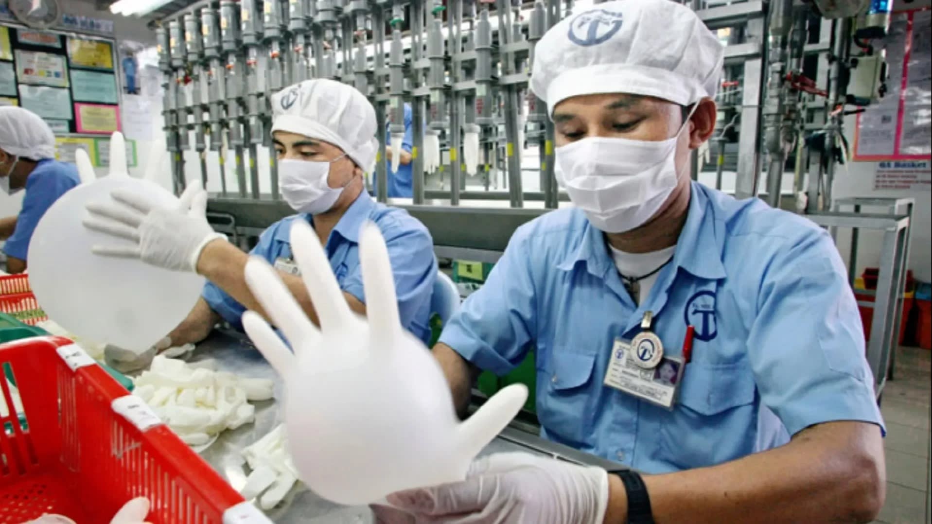 Prodhon një në pesë doreza mbrojtëse në botë, kompania vuan për punëtorë