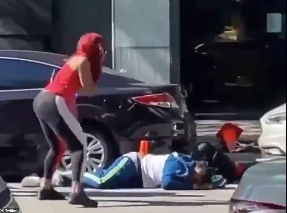 Video/ Reperi ekzekutohet me armë zjarri në qendër të Çikagos