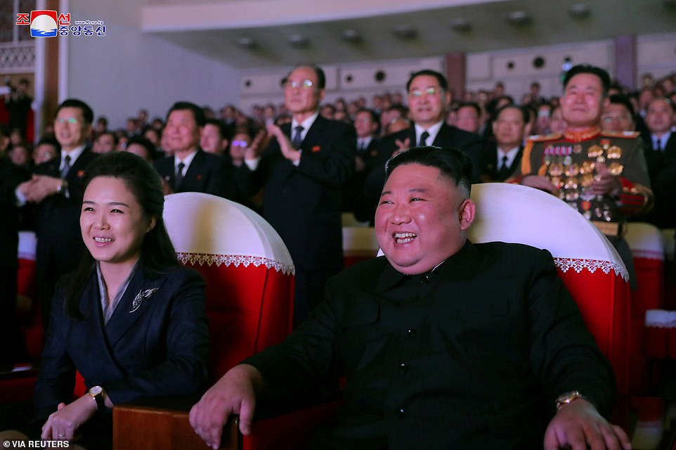 Çfarë i ndodhi? Rishfaqet në publik pas një viti gruaja e Kim Jong-Un