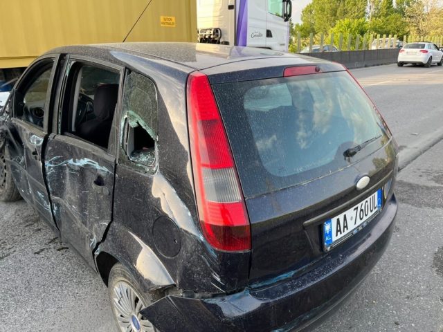 Tjetër aksident, “Audi” përmbyset në autostradën Tiranë-Durrës
