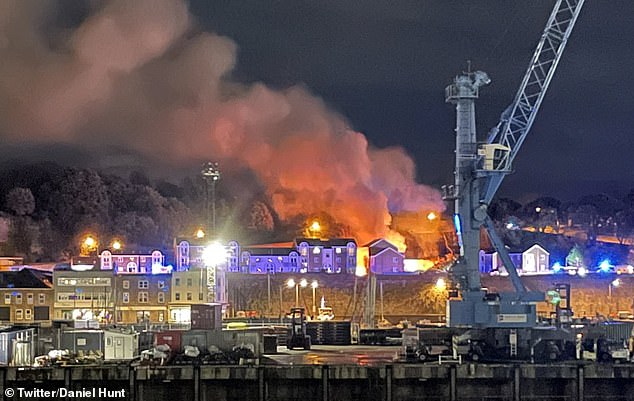 Shpërthim në një pallat në Angli, shumë persona nën rrënoja