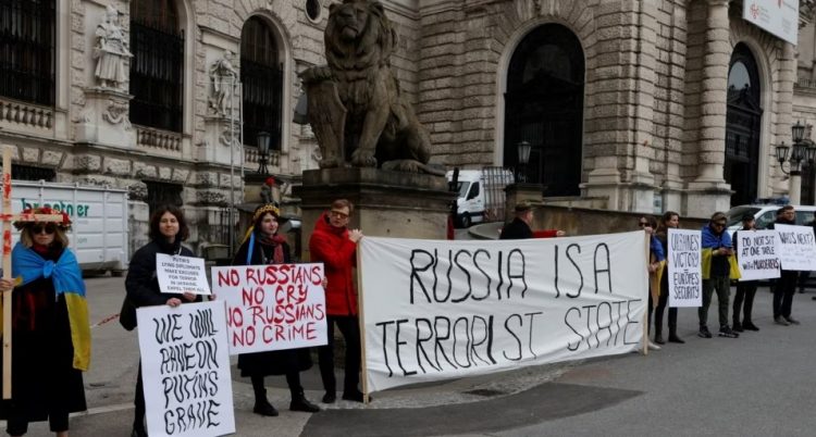 Mbledhja e OSBE-së nis me protesta dhe bojkot për shkak të pjesëmarrjes së Rusisë