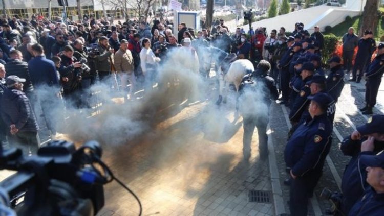 Protesta para Kuvendit/ 700 efektivë policie në terren, kufizime në disa rrugë