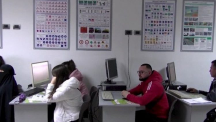 Rritja e çmimit të patentës/Berisha:Gonxhe hajdut i papërmbajtur,qytetarët ikin në Kosovë