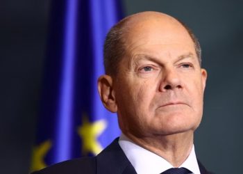 – Scholz: Kërkesa e Ukrainës për avionë luftarakë, nuk ka kuptim