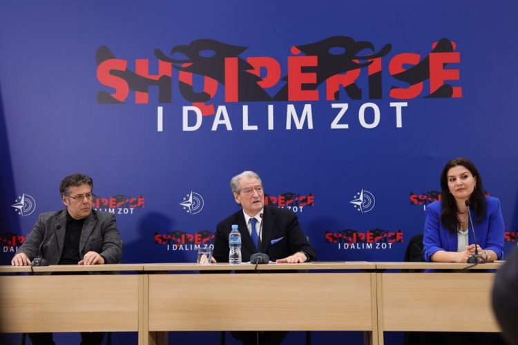 Berisha:Shqiptarët me rrogat më të ulëta në rajon,Abazoviç i rriti me 200 euro për 4 vjet