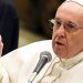 Papa Françesku kritikon luftën ‘mizore’ përpara përvjetorit