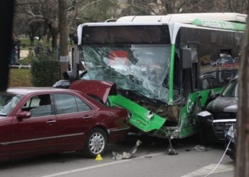 Aksidenti në Tiranë, policia administron kartelat shëndetësore