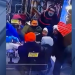VIDEO/ Nëna dhe vajzat e saj dhunojnë shitësen në SHBA