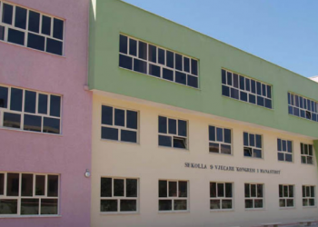 Konflikt fizik mes disa vajzave, reagojnë drejtuesit e shkollës “Kongresi i Manastirit”