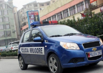Tiranë/ Arrestohen 19 shoferë, 107 të tjerëve iu hiqet patenta nga policia