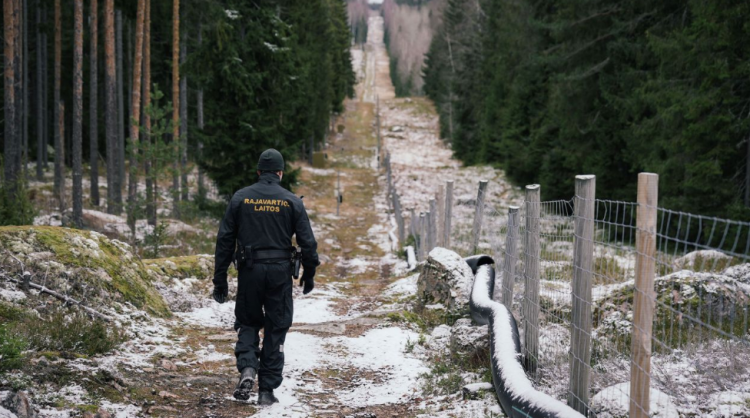 Finlanda planifikon të ndërtojë një gardh në kufirin rus vitin e ardhshëm